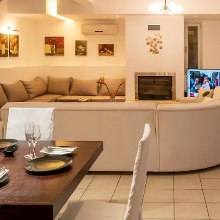 Friends Villa *